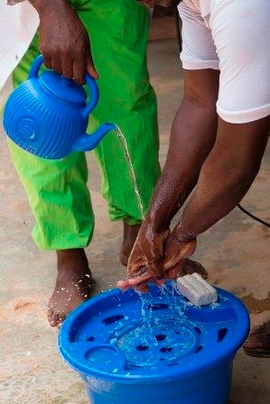 Scène de lavage des mains