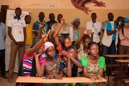 Les élèves voulant répondre aux questions